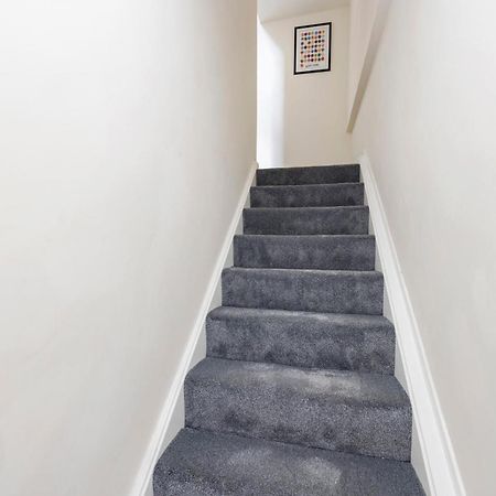 2 Bedroom Apartment On Peebles High Street المظهر الخارجي الصورة