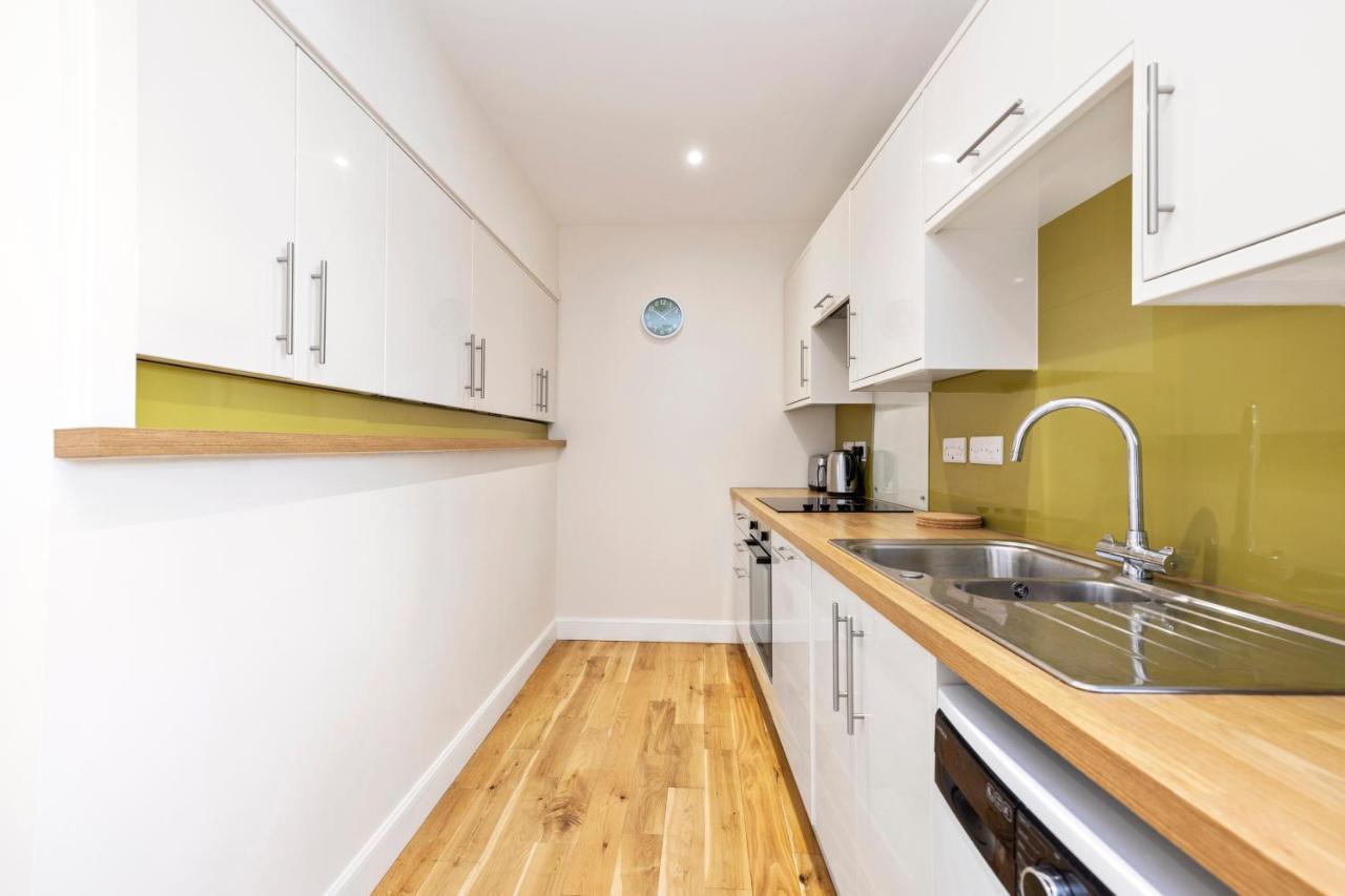 2 Bedroom Apartment On Peebles High Street المظهر الخارجي الصورة
