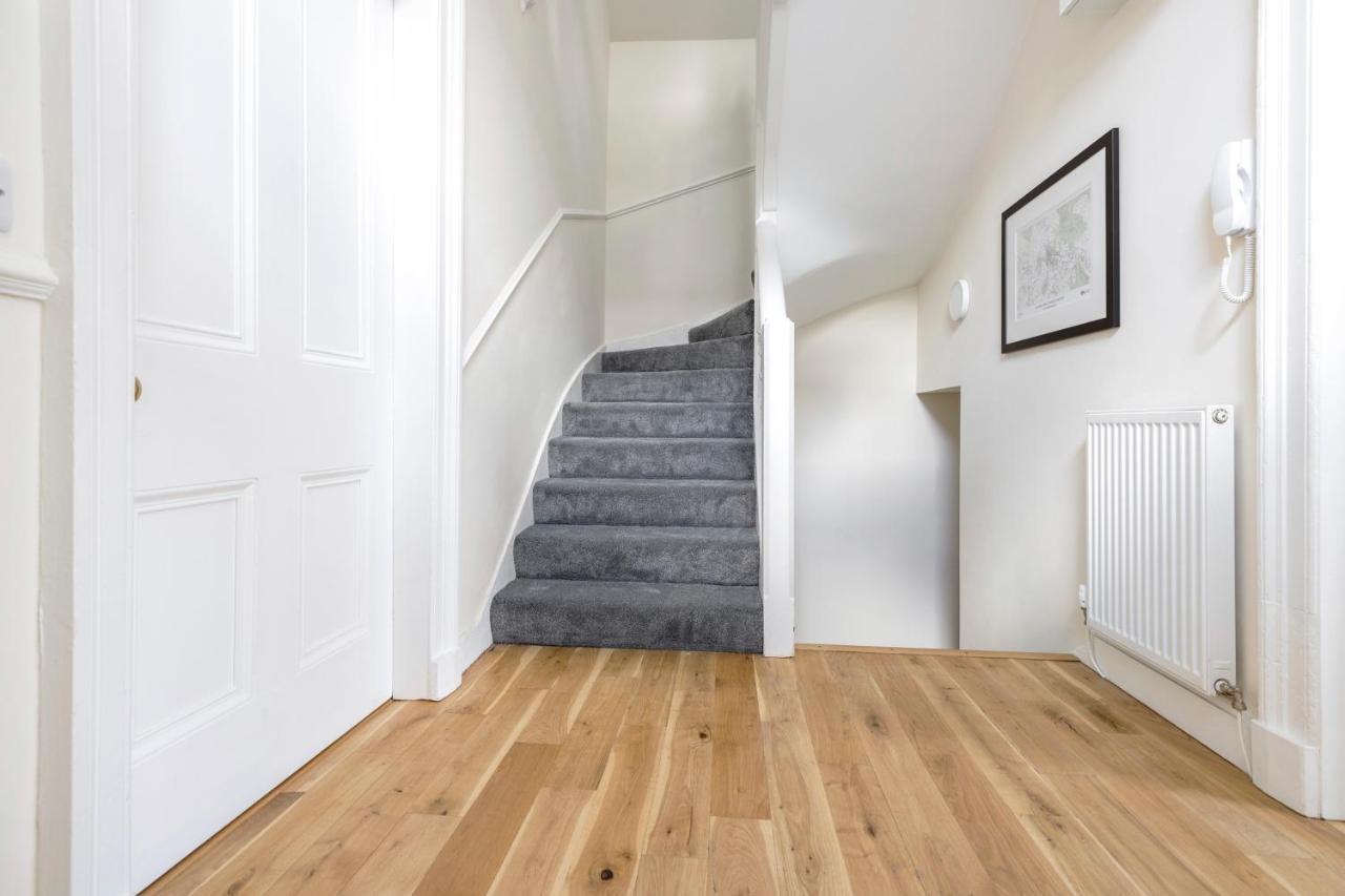 2 Bedroom Apartment On Peebles High Street المظهر الخارجي الصورة