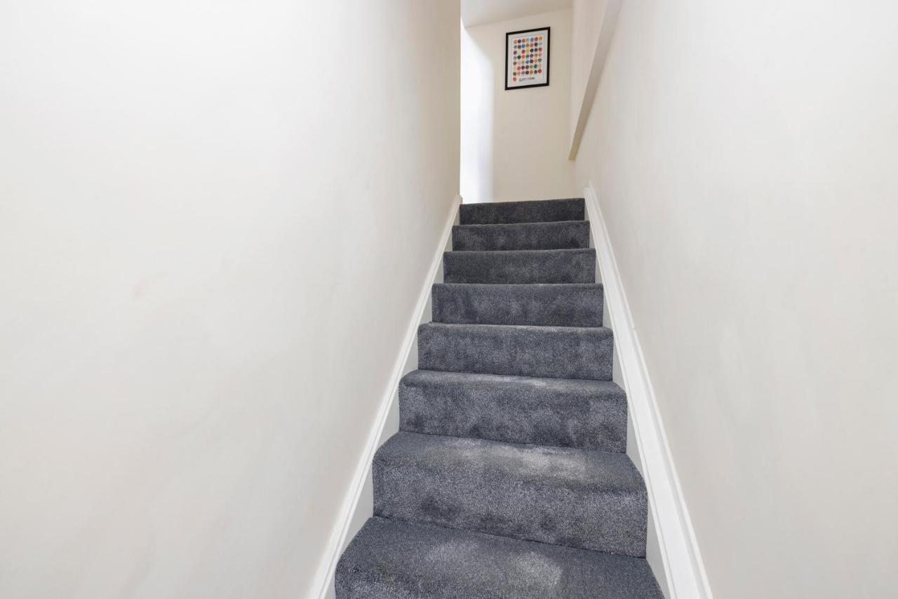 2 Bedroom Apartment On Peebles High Street المظهر الخارجي الصورة